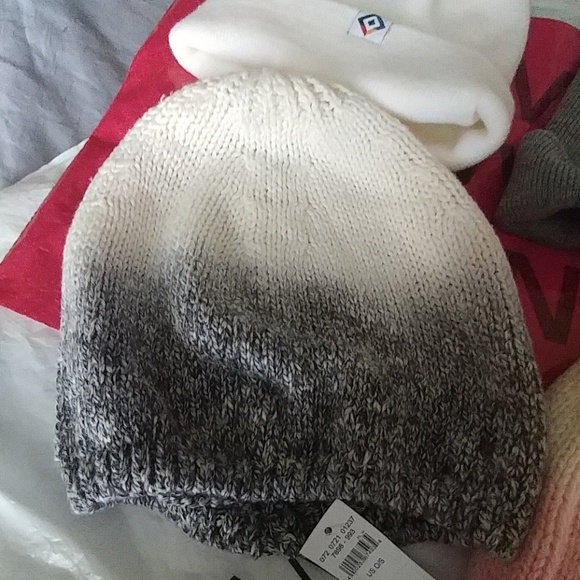 NEW Aerie and AEO beanie (1) - Picture 3 of 7